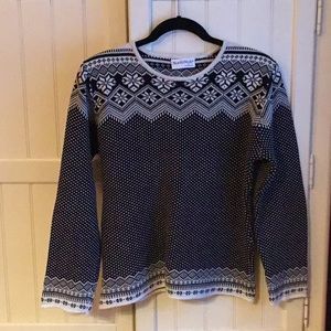 NorthStyle Nordic Snowflake Sweater
Black & White